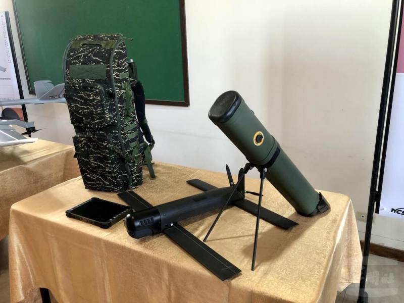 「勁蜂一型」無人機透過發射筒發射，結合光學酬載進行目標辨識、追蹤，可達視距外動、靜目標精準打擊。（中科院提供）