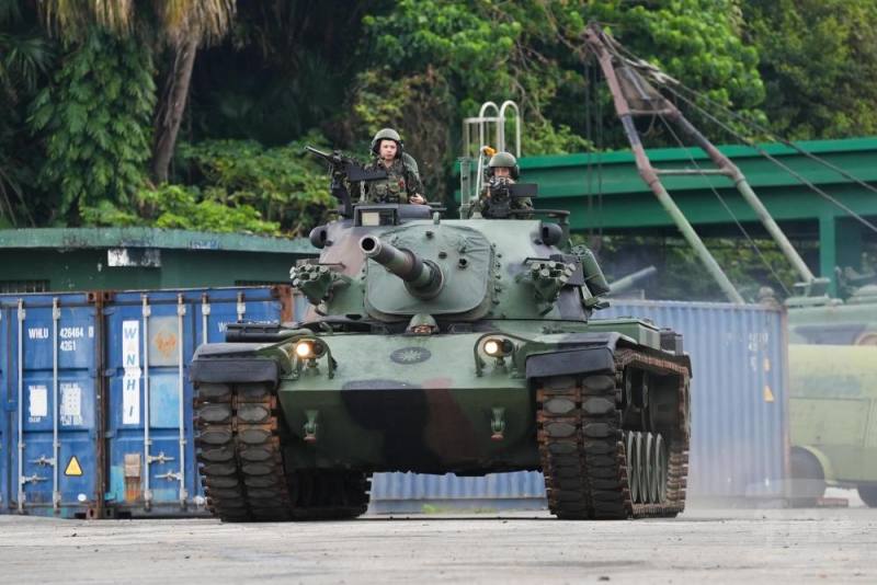 聯兵一營CM11戰車機動前往戰術位置