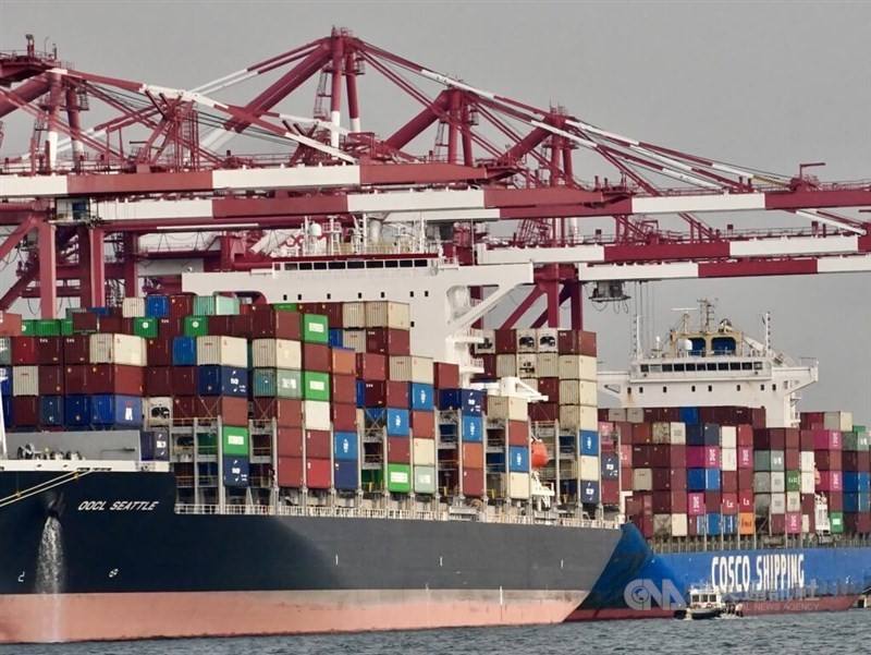 Container ships dock at the Port of Kaohsiung on Thursday. Taiwan’s central bank expects the export-driven economy to benefit from strong global demand for locally made tech products in 2025. CNA photo March 20, 2025