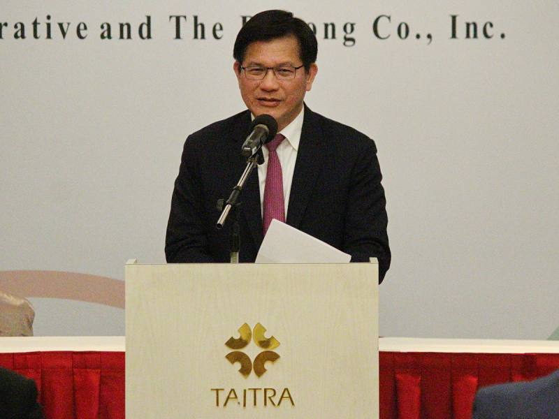 南非外交部在官方網站將我駐南非代表處名稱更改為「台北商務辦事處」，外交部長林佳龍20日下午出席活動後受訪時簡短回應，「我們會繼續再交涉」