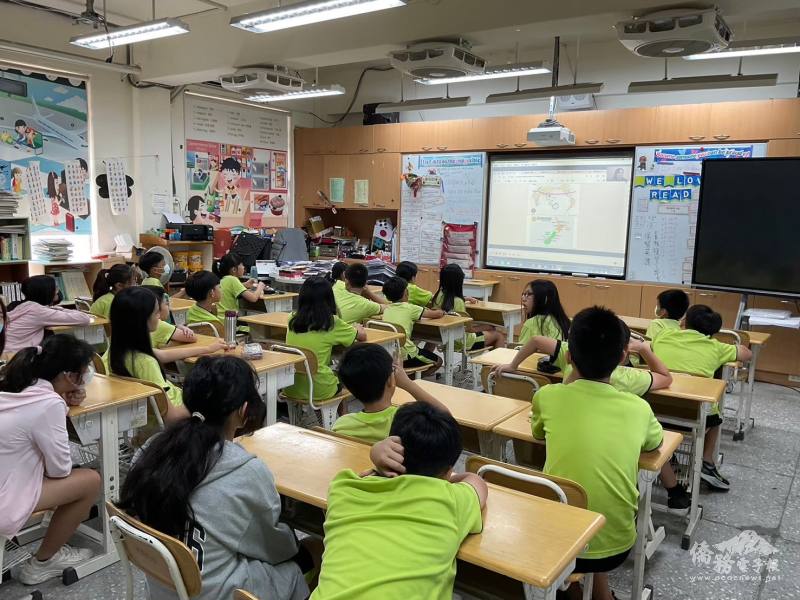 紐西蘭啟源教育中心與台北市雙園國民小學於交流中，紐西蘭學校介紹北島風光