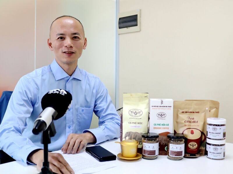 越南咖啡供應商阮文協（圖）表示，咖啡從種植到銷售的環節複雜，包括運費、客戶能否履約都牽動獲利，雖然咖啡豆價格創新高，卻未必能保證業者都賺到錢