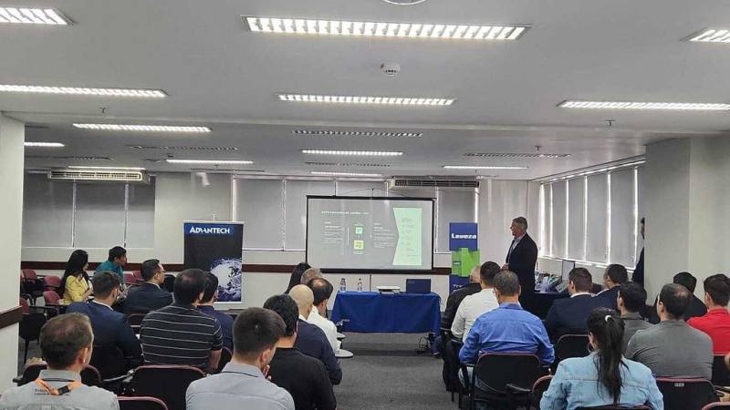 台灣研華科技（Advantech）、荷蘭恩智浦半導體（NXP）及美國艾睿電子（ARROW）巴西分公司20日（當地時間）於巴西聖保羅共同舉辦「Edge AI人工智慧大會」，探討如何在巴西推動邊緣人工智慧技術。（研華科技提供）