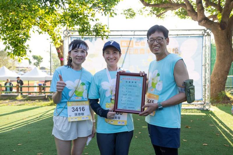 副總統參與路跑活動6公里，並受頒完賽證明