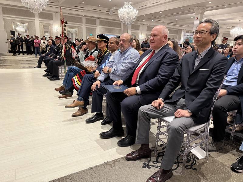 加拿大安大略省萬錦市長薛家平（右2）與駐多倫多辦事處長梁毅鵬（右1），同為加拿大安省約克區警局「國際消除種族歧視日」多元慶祝活動貴賓。