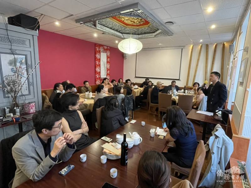 奧地利臺灣商會名譽會長訴說當年隻身前往東歐開拓市場精彩又刺激的故事，眾人聚精會神聆聽