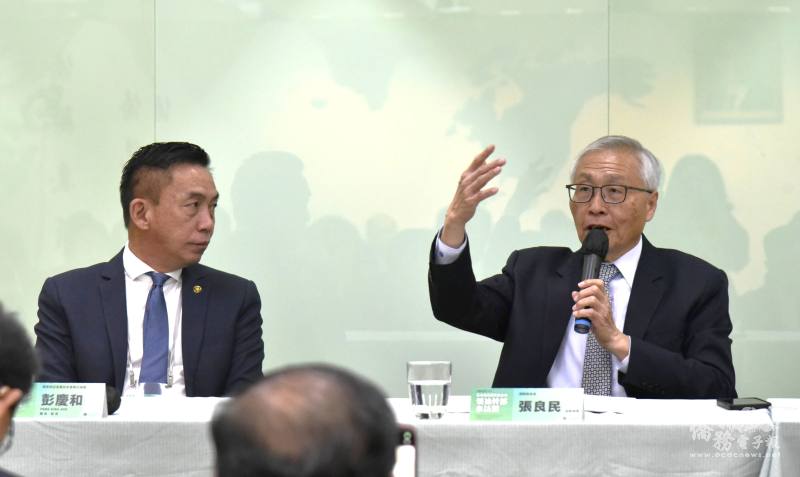 張良民與訪團交流