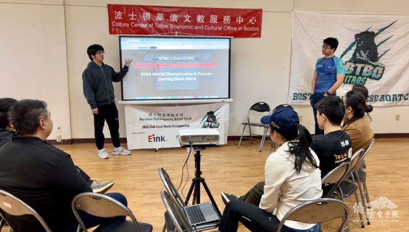 龍舟隊隊長邱偉哲及教練團代表李眾望主持說明會