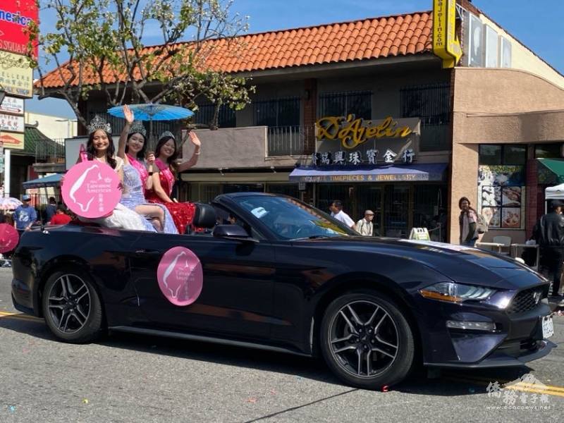 臺美小姐張庭瑋（Sabrina Chang）、江小如(Rose Chiang)、蔣雨婕(Vivian Chiang)展現臺美人的親和力