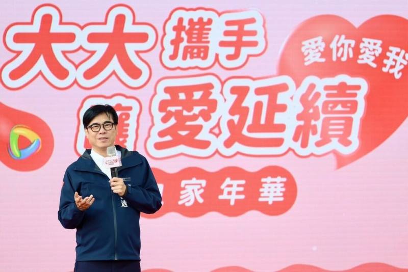高雄市長陳其邁（圖）24日在市府鳳山行政中心出席公益捐血活動，呼籲民眾踴躍捐血。（高雄市政府提供）