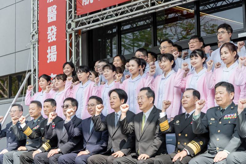 賴清德總統25日上午出席國防醫學院三軍總醫院松山分院「航空醫學大樓」落成啟用典禮