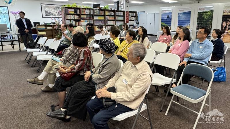 與會來賓與主講人熱烈交流致富理財的親身經歷