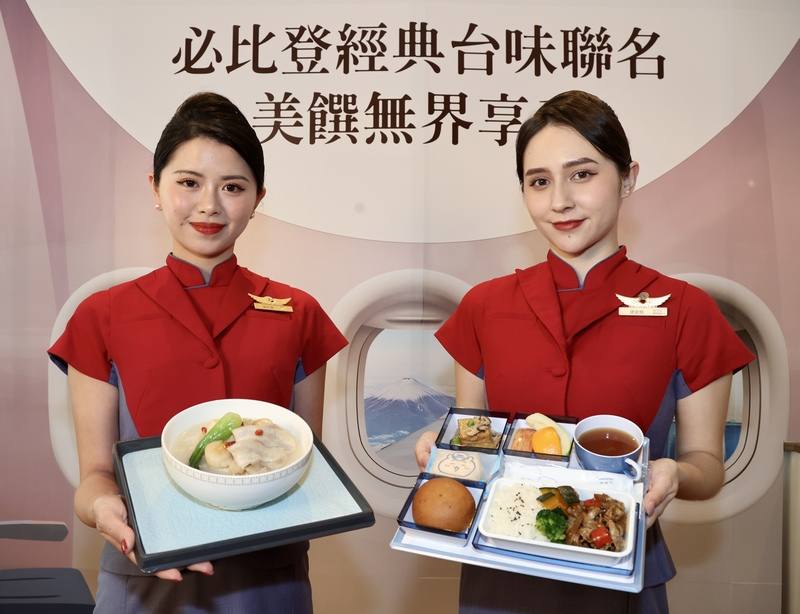 中華航空26日宣布，攜手米其林必比登推薦的雙月食品社，推出6款只有華航機上吃得到的餐點
