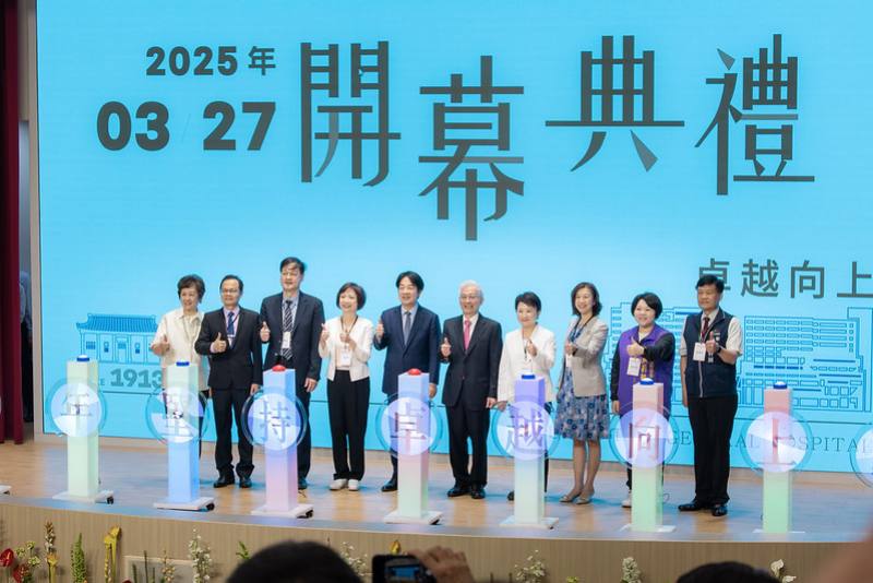 賴清德總統27日上午前往臺中出席「光田綜合醫院向上院區」開幕典禮
