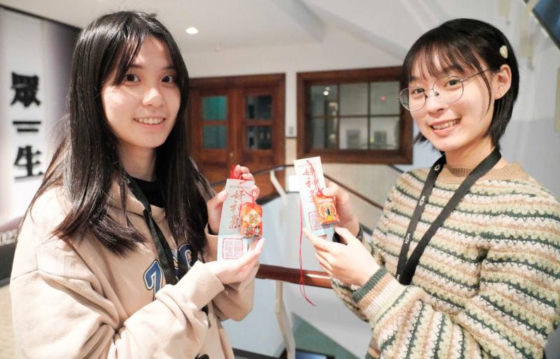 參加「好神氣‧好照應」拍照打卡活動，即可獲得國家攝影文化中心與臺灣省城隍廟聯名製作的「好神氣」平安符香火袋！