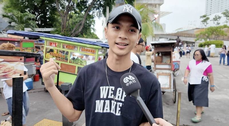 穆斯林譚（Tan）表示，每個人喜歡的開齋小吃各有不同，他偏好鹹食，因此買了印尼傳統炸物炸鹹粿作為開齋食物。