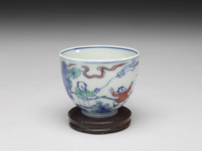 明嘉靖-鬥彩嬰戲圖杯