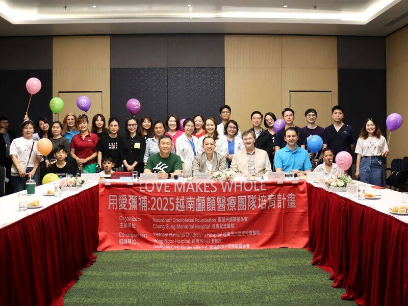 羅慧夫顱顏基金會及長庚醫院顱顏中心的專家及人員23至28日到越南進行唇顎裂進階示範手術、舉辦醫療講座等活動。