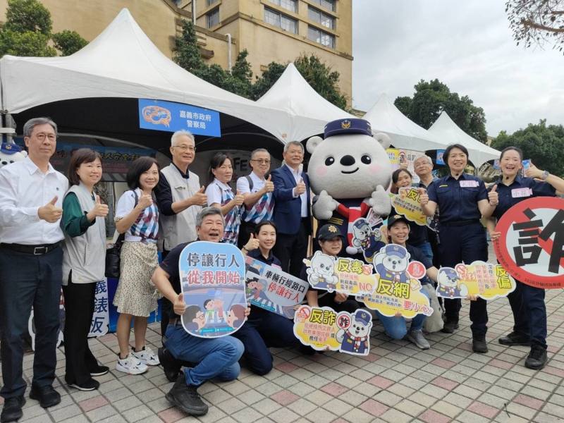 吳林輝司長與嘉義市政府警察局合影