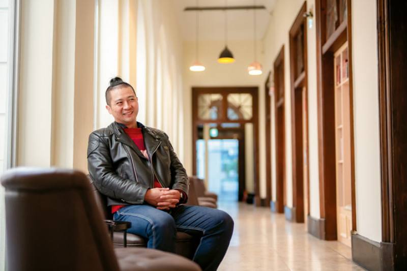 相當喜愛歷史建築的黃郁軒，親自參與過台中地方法院舊宿舍群、台中市西屯一號穀倉等修復設計工作