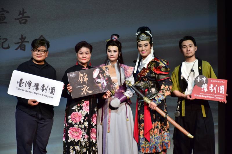 台灣豫劇團繼今年再推武俠大戲二部曲《錦衣》，結合俠客、情義與復仇等元素，上演一段扣人心弦的江湖故事。(台灣豫劇團提供)