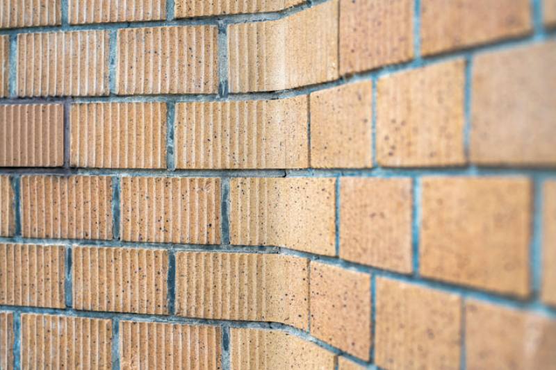 The practice of facing buildings with ceramic tiles was introduced to Taiwan during the Japanese colonial era. The use of specially made angled tiles for corners showed the craftsmen’s attention to detail.​​