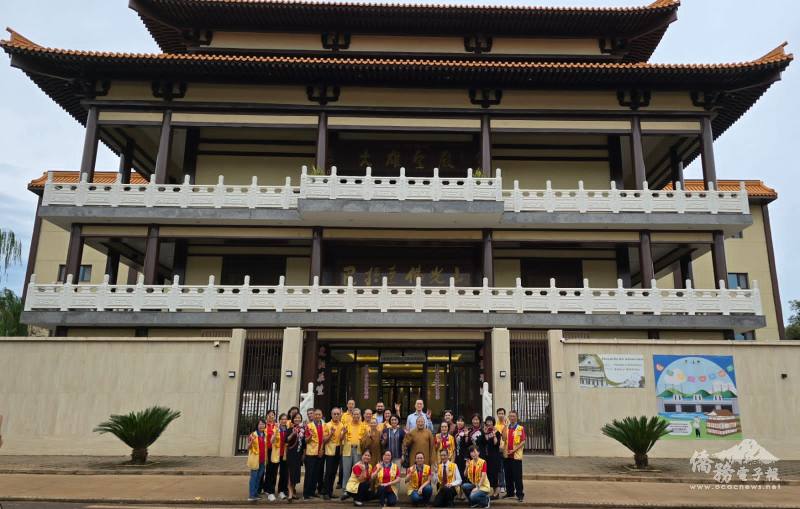 駐巴拉圭總領事陳慧芬蒞臨巴拉圭佛光山與理監事合影