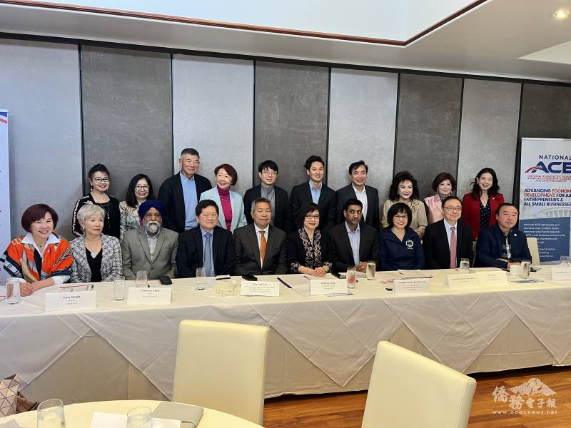 貴賓與全美亞裔總商會團隊合影