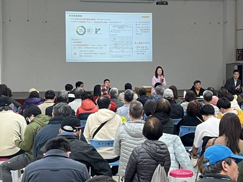 桃園市政府受理民間申請公辦都更，被判定海砂屋的正光花園新城社區短期內即提出逾50%公辦都更意願書，達到受理門檻。住宅發展處指出，29日召開說明會展示重建願景，吸引過半住戶出席，已蒐集到近6成住戶同意書，若獲75%住戶同意，第4季可啟動招商。（桃園市政府住宅發展處提供）