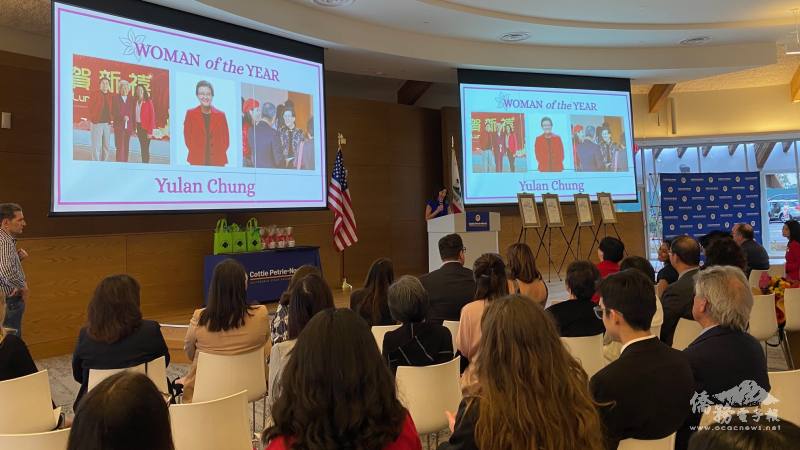 鍾幼蘭在中文教育、文化交流及參與社區事務方面表現傑出，深獲當地社區肯定