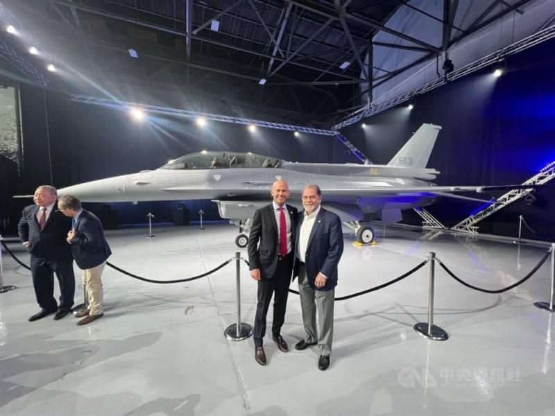 台灣向美國軍購的66架新型F-16V戰機，美東時間28日舉行出廠典禮。（圖取自x.com/RepTimmons）