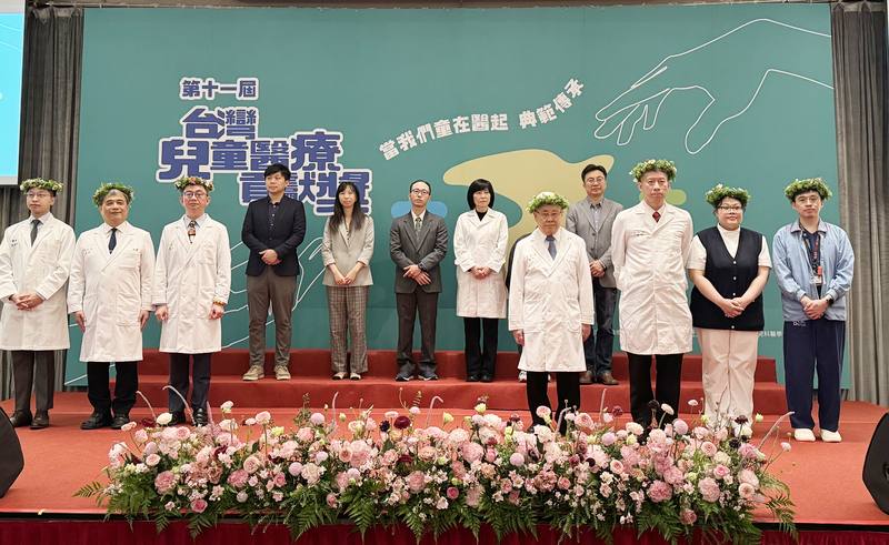 第11屆台灣兒童醫療貢獻獎頒獎典禮29日下午登場，獲獎者包含6名個人與1組團隊，每名獲獎者都為兒童醫療寫下動人故事。