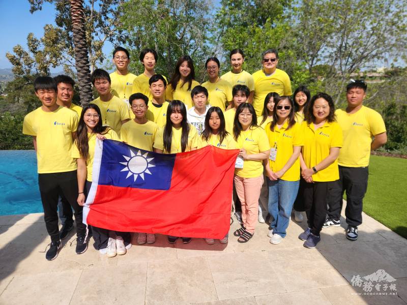 Group Pictures of FASCA SD at Tomb Sweeping Day Cultural Event (Row 3 Right 1 OACA Council Member Steve Hsieh, Row 1 Right 1 Asst. Mentor Adam Wang, Right 2,3 and 4 Consulting Mentor Peggy Han, Irene Wang and Marian Liu)