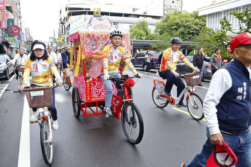 苗栗市公所31日表示，2025鐵馬進香活動4月起開放報名，除有挑戰345公里的「全程組」，另新增5公里「短程迎駕組」，由微笑單車公司贊助提供100台YouBike電輔車陪騎。（苗栗市公所提供）