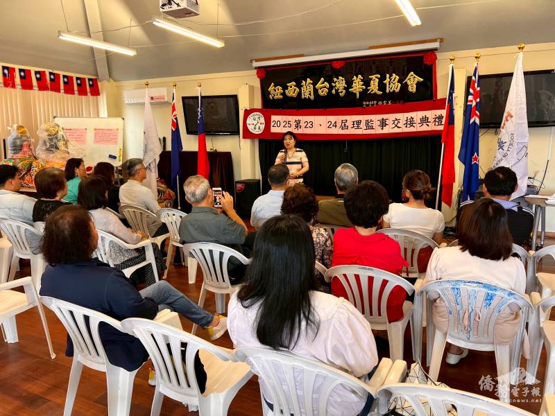 與會來賓向新團隊冀予祝福