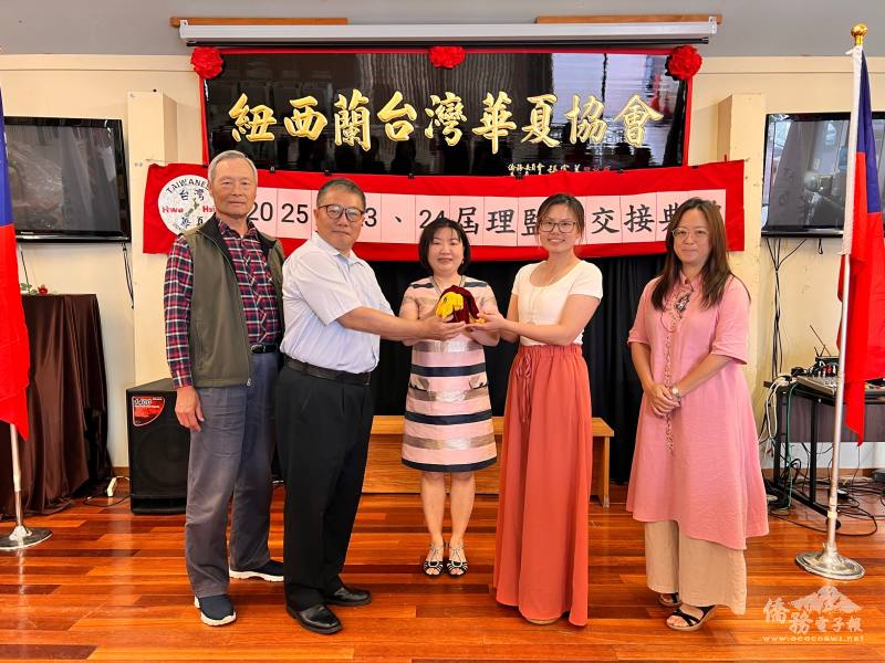 臺灣華夏第23屆與第24屆理事長交接印信