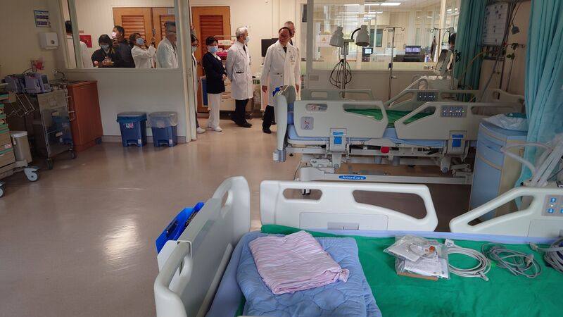 為提供雲嘉地區心血管重症患者即時、專業醫療照護，大林慈濟醫院整合院內相關資源，1日成立心血管加護病房，病床配備先進生命徵象監視系統及電子化醫療資訊系統，確保即時監測患者狀況