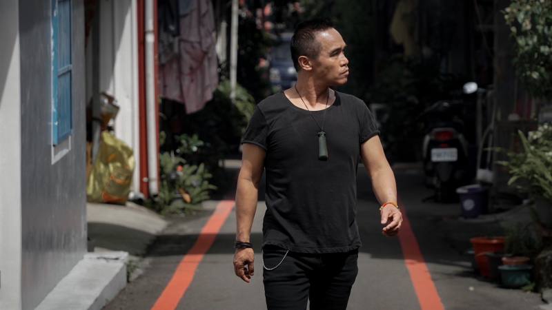 優席夫「優哥」將以其豐富的創作經驗和真摯情感，親訪多位藝術家並參與創作活動，介紹原民文化如何在不同世代的創作者努力下，於現代環境的挑戰中找到自己的路