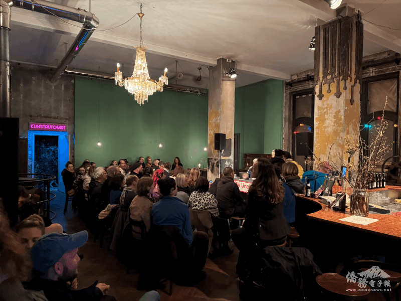 朗讀會現場高朋滿座