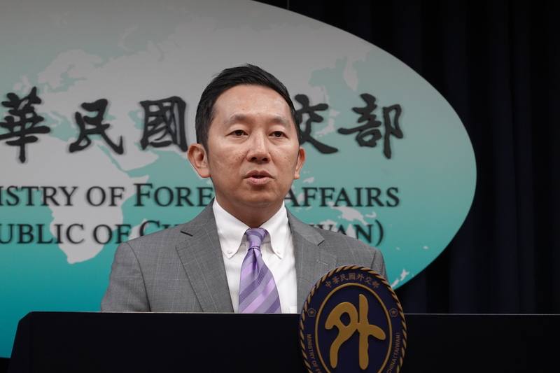 南非片面要求台灣代表處3月底遷離首都，外交部亞非司副司長陳詠博4月1日於例行記者會表示，位於南非首都普利托利亞的駐處目前正常對外營運