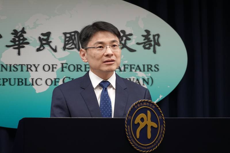 外交部1日舉行例行記者會，對於中共對台軍演，發言人蕭光偉表示，外交部予以嚴正譴責，並呼籲中國立即停止無端軍事挑釁