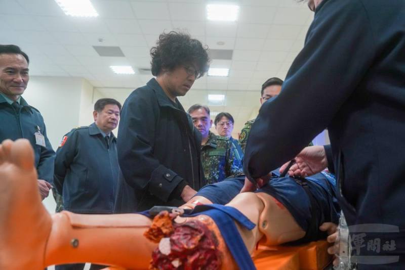 沈伯洋召集委員實地了解國軍衛勤人員訓練概況