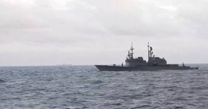海軍銘傳艦3月31日拍攝蘇澳艦監控中共海軍航空母艦山東艦與052D型飛彈驅逐艦銀川艦畫面。（國防部提供）