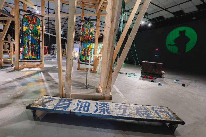 《檔案 現成物》局部重現文賢油漆行的空間結構，探索藝術空間如何成為創作本身，重新思考藝術生產、保存與再現的可能性（C-LAB提供）