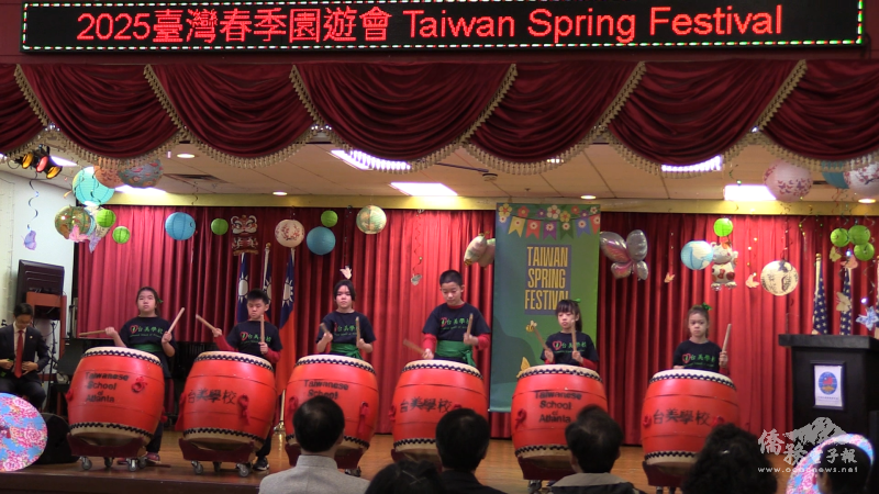 臺美學校擊鼓隊為首日活動拉開序幕