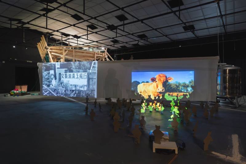 《檔案 現成物》以藝術家林煌迪「重整作用_文賢油漆工程行異地保存計畫」為核心，展出「文賢油漆工程行」營運19年間累積的跨領域藝術合作與創作實驗（C-LAB提供）