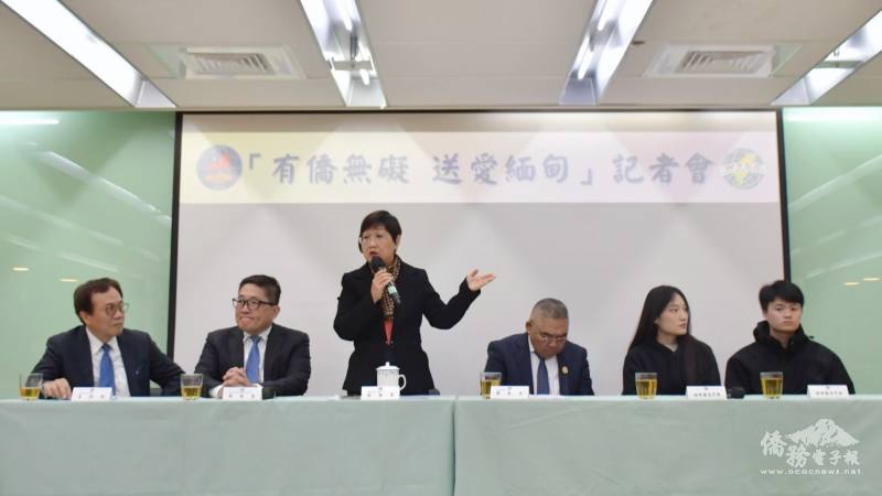 僑務委員會委員長徐佳青攜手臺商召開記者會，說明三二八緬甸強震賑災事宜（左起：緬甸臺商王明祥、世界臺灣商會聯合總會副總會長林凱民、徐佳青、緬甸臺商總會會長楊友全、緬甸僑生楊同學、徐同學）