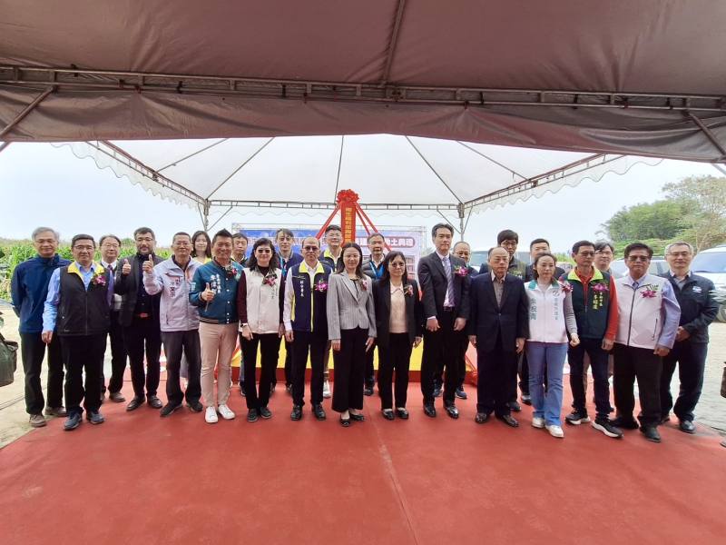 國土管理署南區都市基礎工程分署副分署長葉時旻出席「衛生福利部胸腔病院新市長照機構新建工程」祈福動土典禮大合影