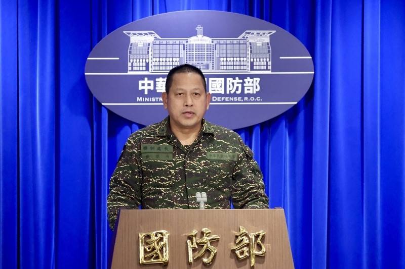 國防部2日就國軍114年漢光41號演習規畫、2025城鎮韌性（全民防衛動員）演習等議題召開記者會說明，訓次室聯合戰力訓練處處長戴建有（圖）現場回應媒體提問