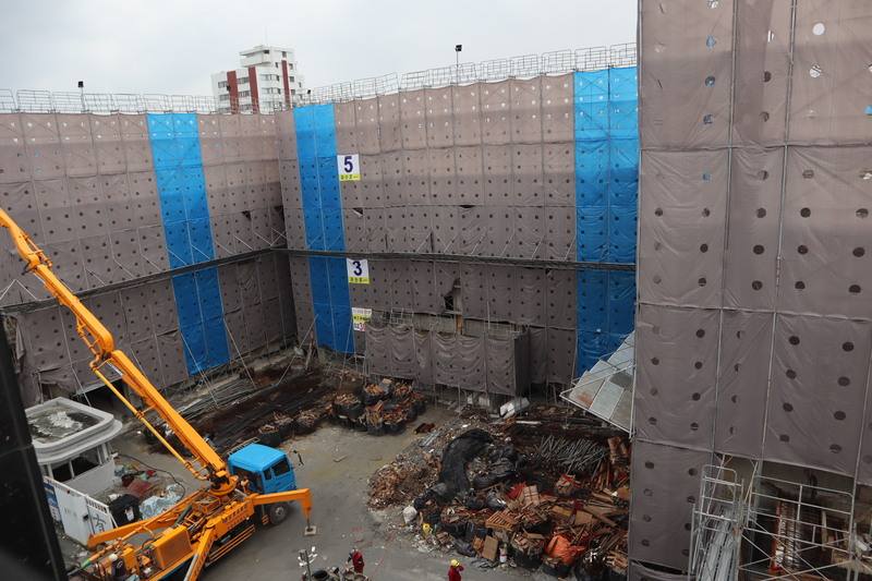 0403地震後，慈濟基金會援建的「大愛屋」展開新建工程，5層的RC構造電梯樓房主體結構已完成，準備進行外牆洗石子工程